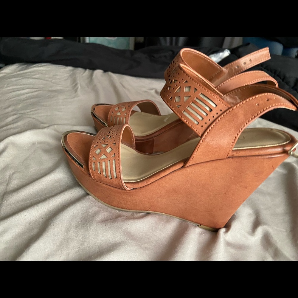 me too brown pumps